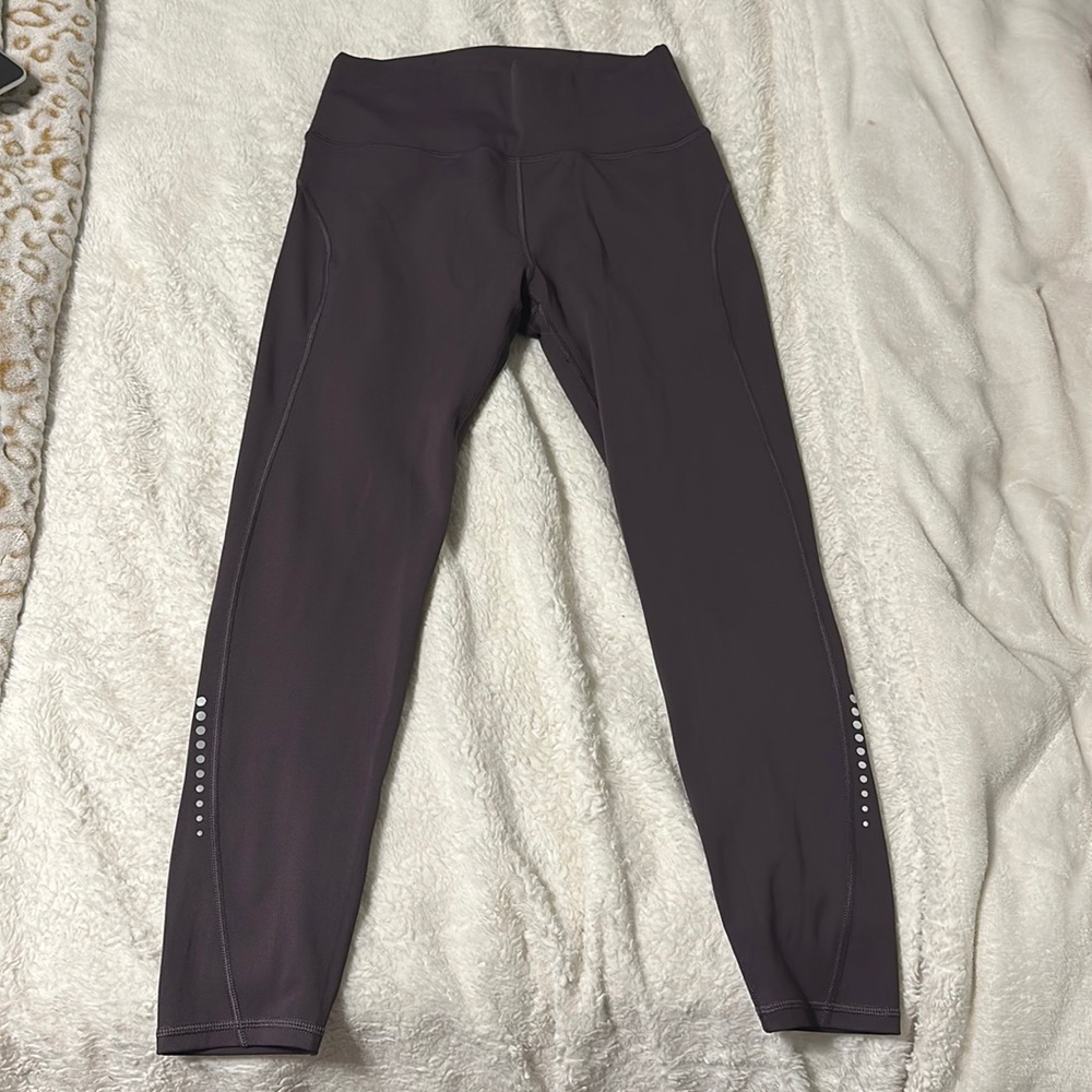 Darker purple/lavender colored leggings, size small. Cute design bottom!